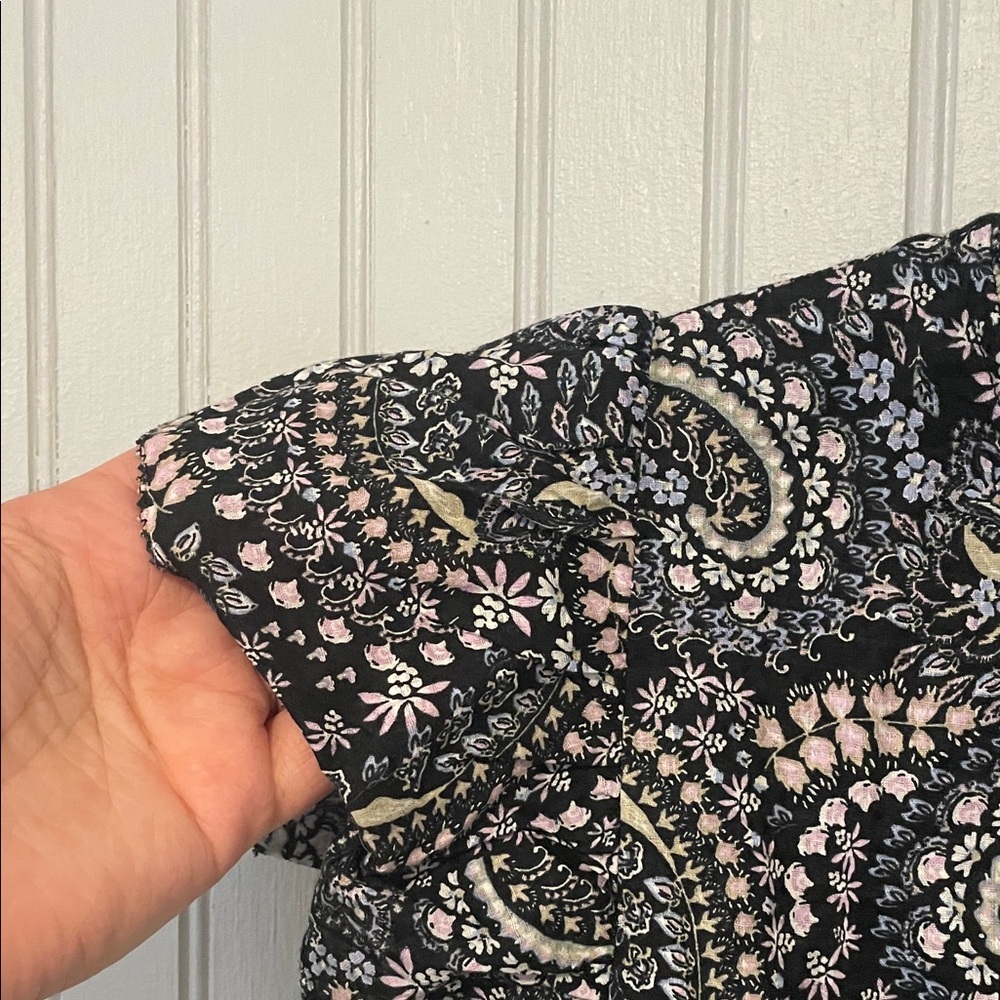 LOFT Women's Top with Black and Pink Paisley Design Medium NWT - Picture 4 of 10